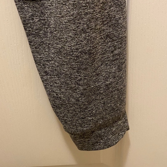 Vuori Performance Joggers for Women - Picture 9 of 11